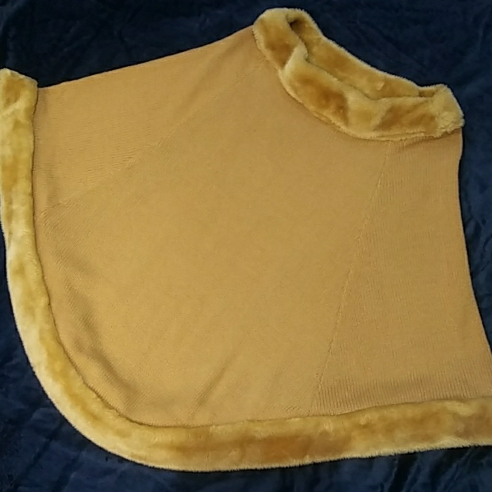 Chesley beige knitted cape size One Size Fits All